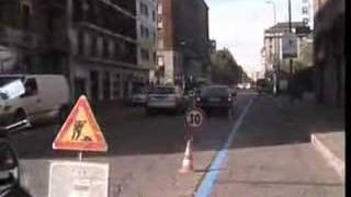 Strisce blu in Via Venini a Milano Blogosfere cera [upl. by Noemys]