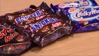 Stukjes hard plastic in Mars en Snickers miljoenen repen teruggehaald uit 55 landen [upl. by Oiziruam]