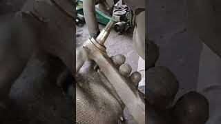 Mitsubishi Pajero fieldmaster how to remove pitman arm [upl. by Fabyola]