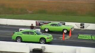 Hemi Cuda vs Dodge Charger  Sanair Racing  13 July 2009 [upl. by Demaria]