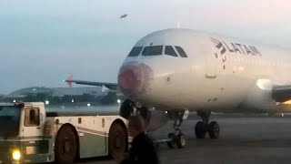 Desgarrador relato de pasajera de vuelo Latam que aterrizó de emergencia en Buenos Aires [upl. by Iral]