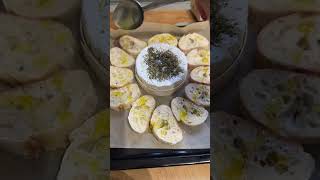 Idée recette pour un apéritif dînatoire  Camembert rôti aux herbes de Provence et au miel 👩🏻‍🍳 [upl. by Linnet]