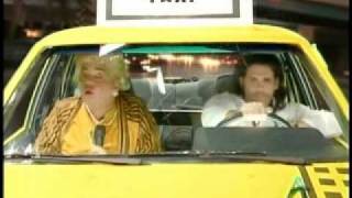 Paquita la del Barrio en el taxi de Arjona [upl. by Nnayelhsa]