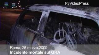 Roma incidente mortale sul GRA centauro muore decapitato [upl. by Okimat]