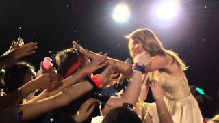 Taylor Swift fan faints after she touches him at London O2 [upl. by Awahsoj]