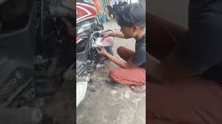 Engine oil changeautomobile viralvideo trending shortvideo shortsfeed bikelife [upl. by Lela]