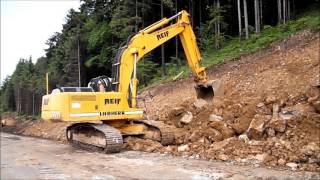 LIEBHERR Bagger und ATLAS Radlader in Action [upl. by Yanel]