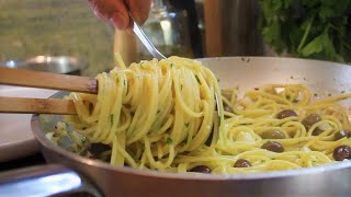 SPAGHETTO ABBESTIA e BACCALA IN BIANCO e OLIVE spaghetti e baccalà in bianco con le olive [upl. by Ragouzis648]