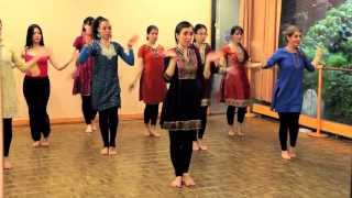 Cours de danse indienne Bollywood à Paris  Mahina Khanum  Apsara Aali [upl. by Anyal]