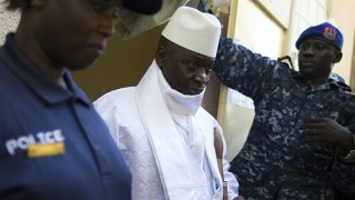 GAMBIE  Lopération de la Cédéao suspendue nouvel ultimatum à Yahya Jammeh [upl. by Reinhard694]