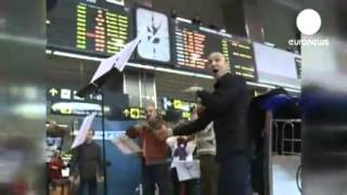 Flashmob à laéroport international HenriCoandă [upl. by Klimesh]