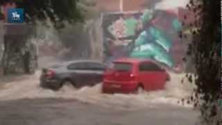 Chuva forte alaga ruas da Vila Madalena em SP [upl. by Hunt]