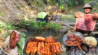 Building Open Tree House Survival Shelter in River outdoor Cooking Pork Belly amp Local Bread Raw Veg [upl. by Atteynod666]