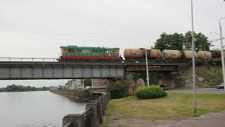 Daugava viaduct Riga  emu and ChME3 4331 on a short oil working Monday 10th June 2013 [upl. by Cindy341]