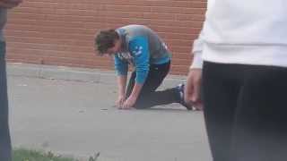 Przyklejony telefon  Phone Glued to Ground Prank Majster [upl. by Nurat]