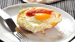 Huevos montados en Bisquets con salsa de guajillo [upl. by Ainez]