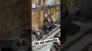 Bearing press automobile jeep mechanic dana44 dana30 differential jeep offroadaddiction ￼ [upl. by Zelda]