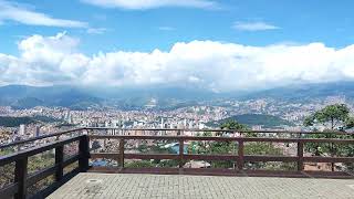 MEDELLÍN LA CIUDAD DE LA ETERNA PRIMAVERAUNA VISTA PANORÁMICA DESDE LA COMUNA 8 [upl. by Tripp]