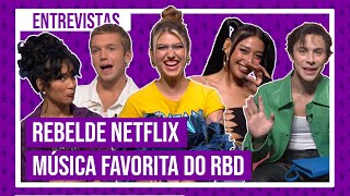 Rebelde Netflix elenco fala sobre casais LGBTQ música favorita do RBD e português [upl. by Kemppe643]