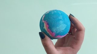 Тест бомбочки для ванны Лаш Lush Интергалактик [upl. by Assirual]