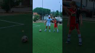 Como proteger el balon ⚽️ football soccer escuelafutbol tips [upl. by Aihseyk]