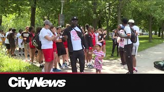 Fundraiser walkathon encourages young Montrealers to do sports [upl. by Gregorius]