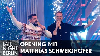 Matthias Schweighöfer amp Klaas eröffnen die Show mit einem WeihnachtsDuett  Late Night Berlin [upl. by Viquelia]