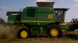 Ein John Deere C670 beim Weizen dreschen [upl. by Atiek]