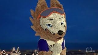 Mascote da Copa do Mundo Zabivaka CHORA pelo final do Mundial na Rússia [upl. by Annerol]