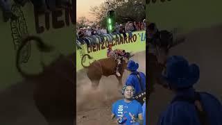 jaripeo al estilo San Luis Potosí toro caballos tradiciones [upl. by Nnainot]