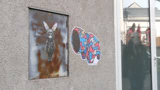 Lapin blanc  un streetartiste propose un jeu de piste grandeur nature [upl. by Barde]