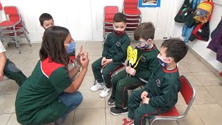 Actividad de inglés en el nivel inicial  Jardín Mis Manitos [upl. by Ty]