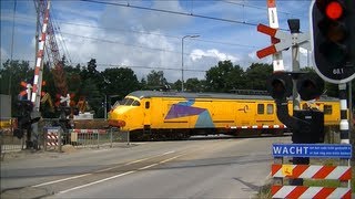 Spoorwegovergang Bilthoven  Dutch railroad crossing [upl. by Annahsat]