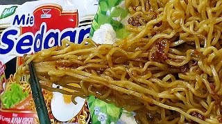 No5409 Sedaap Indonesia Mi Goreng Rasa Ayam Krispi [upl. by Nosnehpets893]