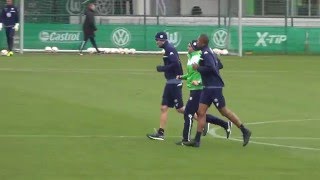 Training VfL Wolfsburg Angriffsübungen  Naldo Reha 29032016 [upl. by Aleunam145]