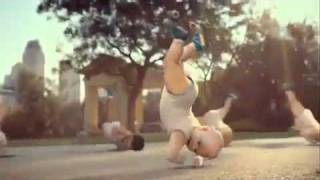 Bebes Bailando Comercial Agua Mineral Evian [upl. by Eimrej28]