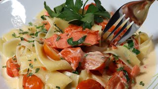 Einfache und schnelle LachsPasta in Sahnesoße 😍 Tagliatelle al Salmone  Rezepte mit Nudeln [upl. by Eet]