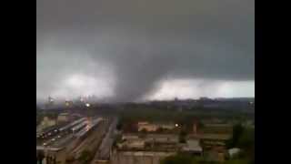 BUFERA SULLILVA TORNADO SI ABBATTE SULLA CITTA DI TARANTO 28 11 2012 [upl. by Yeldah]