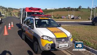 Rapaz de 30 anos morre em violenta colisão com caminhão parado na rodovia [upl. by Yrrad525]