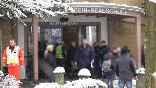 31012019  VN24  Lehrerin löst versehentlich AmokFehlalarm aus  Schüler von Seelsorgern betreut [upl. by Akahc]