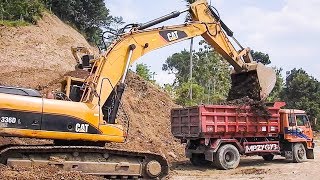 Big Digger Large Excavator And Dump Truck Moving Dirt [upl. by Cathlene]