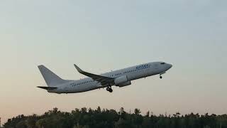 ENTER AirExplore Boeing 73782R [upl. by Cordie172]