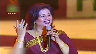 Runa Laila Live In Pakistan  Dinwa Dinwa Main Ginoun Kab Aayenge [upl. by Adaval935]