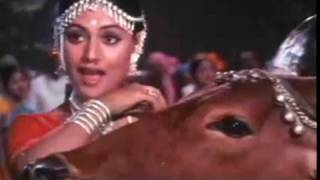 Jaya Bachchan separated from cow  Gaai Aur Gori  Emotional Scene 820 [upl. by Leirud]