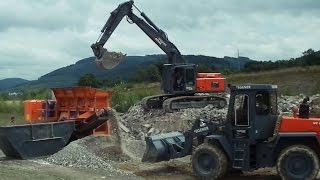 BauschuttRecycling mit Backenbrecher  Tiefbau Wegener [upl. by Laoj653]