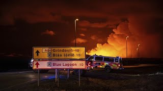 Islanda il vulcano sputa ancora fuoco evacuate le terme [upl. by Zetniuq]