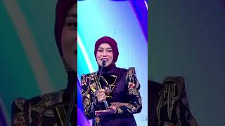 LESTI BERKAT RIDHO SUAMI MENANG SOCIAL MEDIA ARTIST OF THE YEAR IndonesiaMusicAwards2024 [upl. by Ilana]