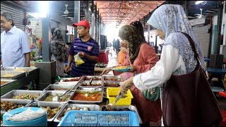 Nasi Lemak Kak Lia Malaysian Street Food [upl. by Anrol]