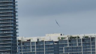 Impresionante avion B2 sobrevolando Miami Beach durante el show aereo y maritimo [upl. by Alfy]