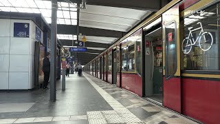 Departing Signal SBahn Berlin Abfahrtsignal einer SBahn in Berlin [upl. by Nelyahs]